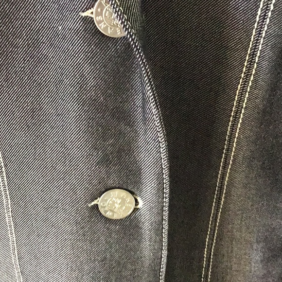 Kenzo Jeans vintage blazer, see closeup of small hole on back, size 44 - Picture 4 of 11